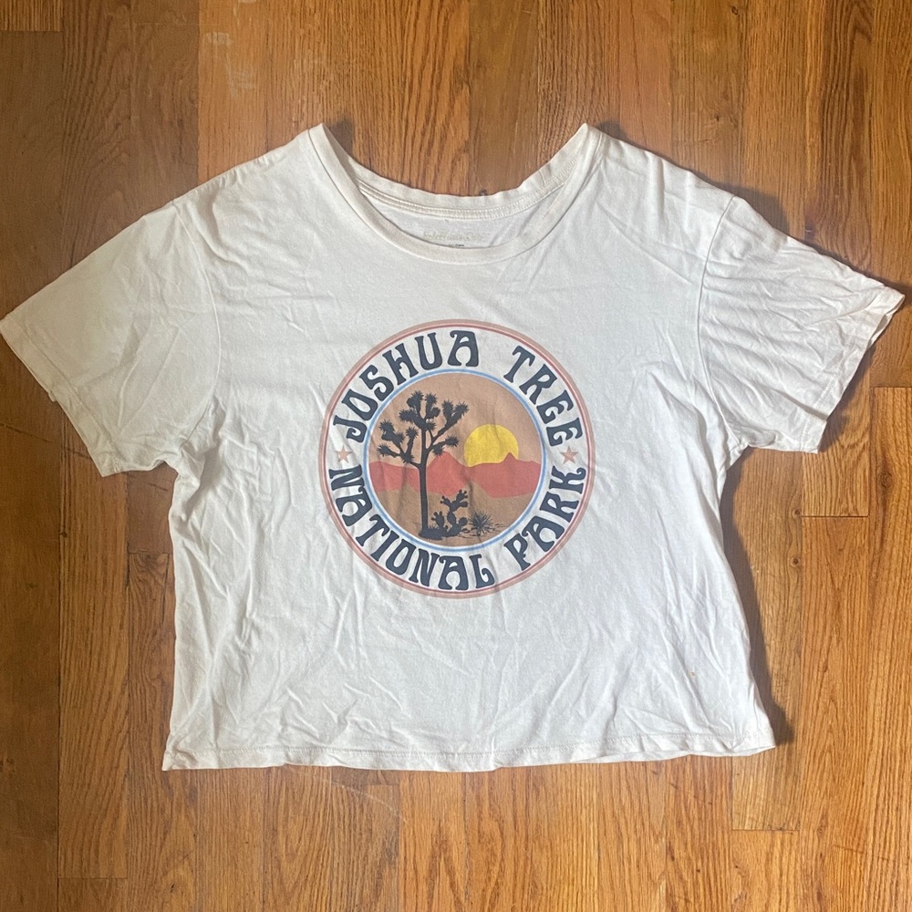 Rebellion Womens Large Tee Joshua Tree National Park Graphic Cropped Cream